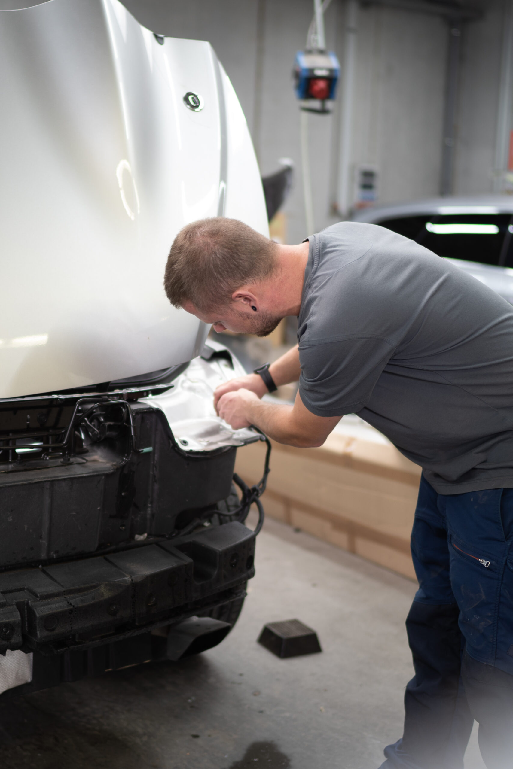 Mitarbeiter in der KFZ Werkstatt